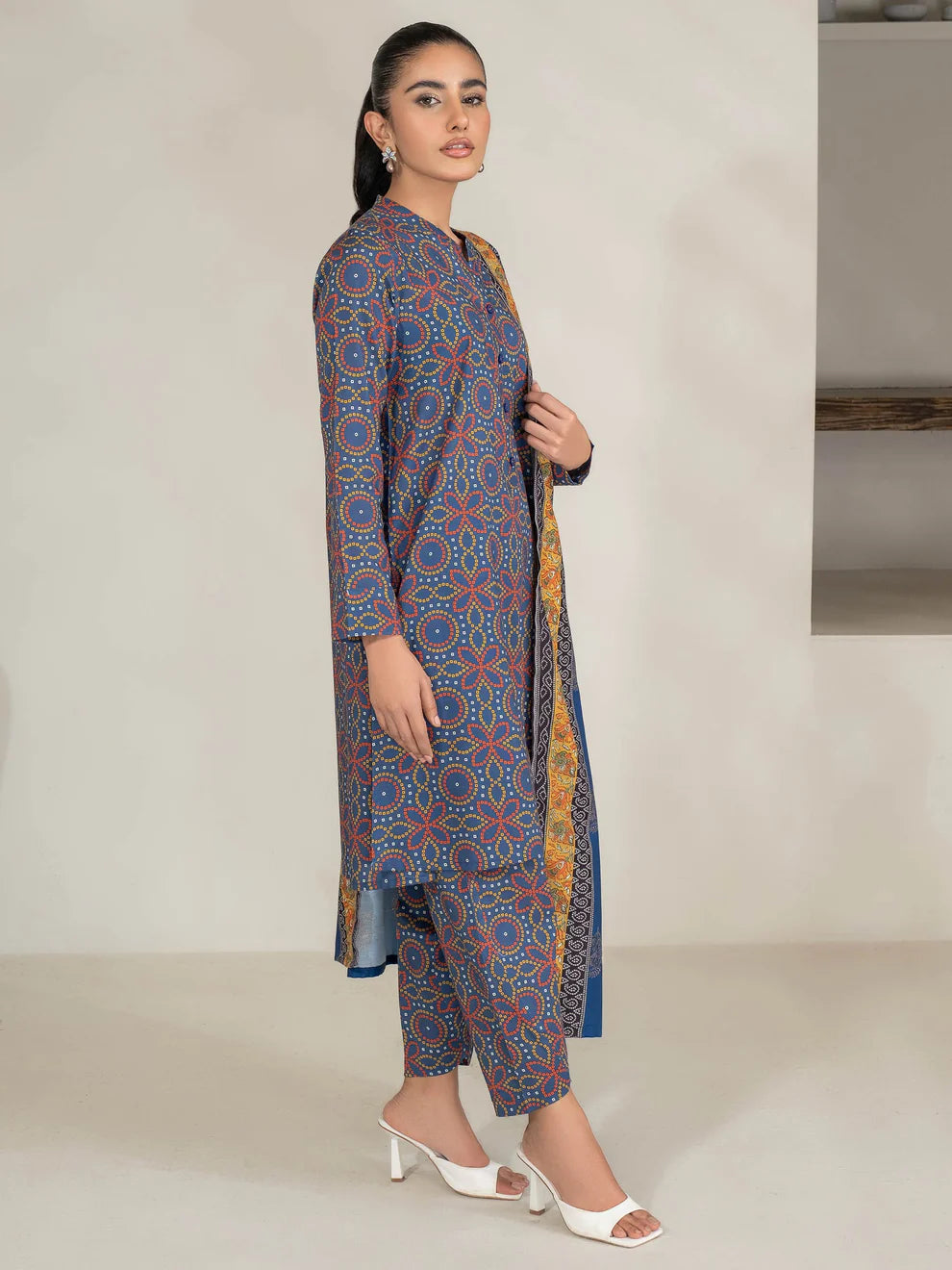 3 Piece Khaddar Suit-Printed (Unstitched)